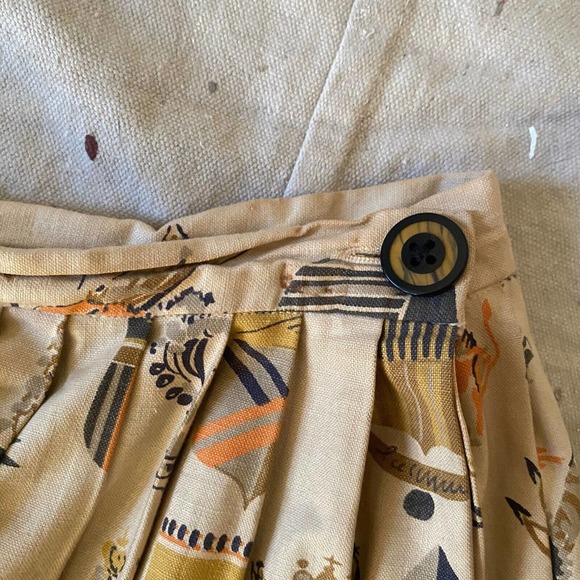 Vintage 1950s Cotton Novelty Print Circle Skirt Coat of Arms Crests Lions Arrows - Picture 11 of 15